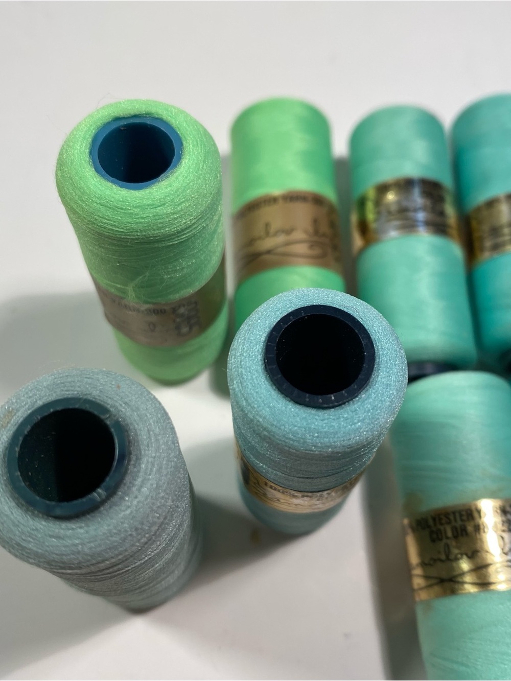 Vintage Lot of 8 Samoilov Inc 100% Polyester Yarn Thread - Green/Teal - Picture 3 of 3